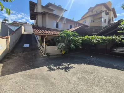 Casa com 3 Quartos à venda, 235m² no Trindade, Florianópolis