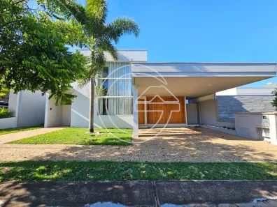 Casa com 3 Quartos para alugar, 10m² no Centro, Marília