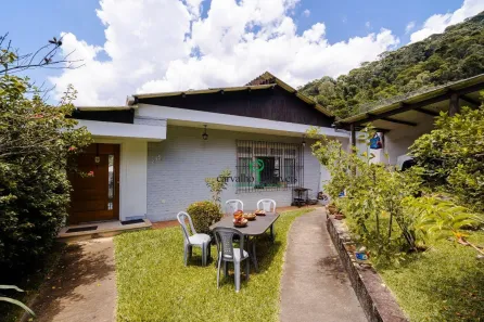 Casa com 3 Quartos à venda, 226m² no Vale do Paraíso, Teresópolis