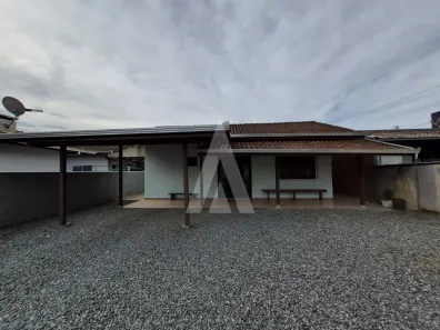 Casa com 3 Quartos para alugar, 70m² no Espinheiros, Joinville
