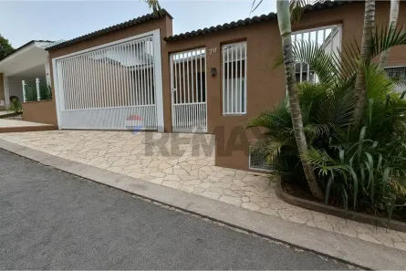 Casa com 4 Quartos para alugar, 260m² no Barreiro, Mairiporã