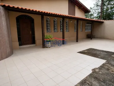 Casa com 3 Quartos para alugar, 228m² no Cidade Jardim, Jacareí