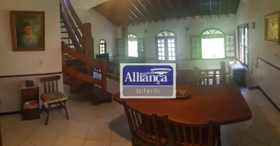 Casa com 5 Quartos à venda, 300m² no Itaipu, Niterói