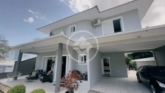 Casa com 5 Quartos à venda, 350m² no Itacorubi, Florianópolis