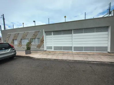 Casa com 2 Quartos para alugar, 200m² no Olaria, Porto Velho