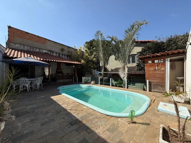 Casa com 4 quartos — Santa Amélia, Belo Horizonte