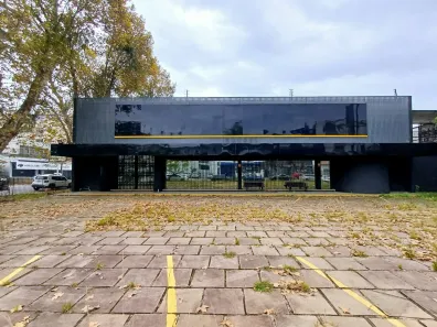 Prédio Comercial para alugar, 900m² no Navegantes, Porto Alegre