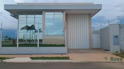 Casa com 3 Quartos à venda, 237m² no Petrópolis, Várzea Grande