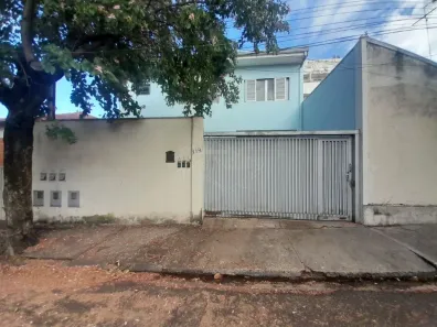 Casa com 3 Quartos para alugar, 132m² no Centro, Araraquara