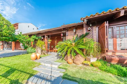 Casa com 4 Quartos à venda, 280m² no Guarujá, Porto Alegre
