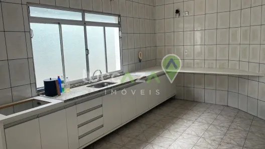 Sobrado com 3 Quartos à venda, 300m² no Vila Pinheiro, Jacareí