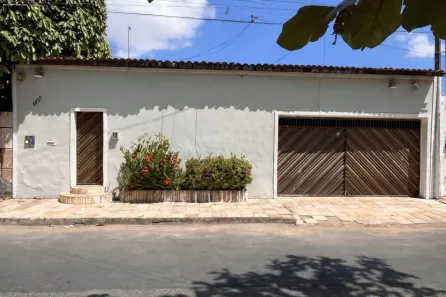 Casa com 3 Quartos à venda, 240m² no Vila Velha, Fortaleza