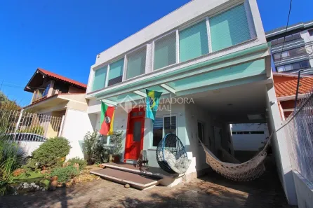 Casa com 3 Quartos à venda, 300m² no Jardim Lindóia, Porto Alegre
