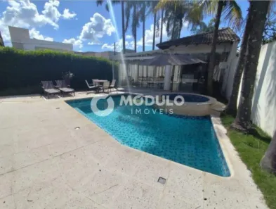 Casa de Condomínio com 4 Quartos para alugar, 484m² no Aclimação, Uberlândia