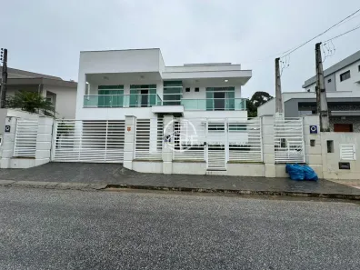 Casa com 4 Quartos para alugar, 400m² no Souza Cruz, Brusque