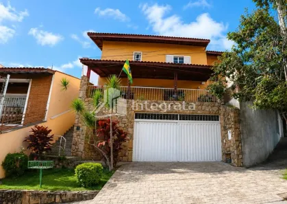 Casa com 3 Quartos à venda, 248m² no Jardim Centenário, Poços de Caldas