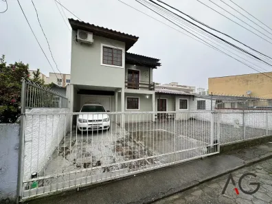 Casa com 3 Quartos à venda, 120m² no Campinas, São José