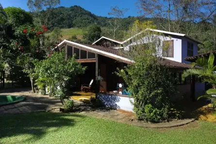 Fazenda/Sítio com 4 Quartos à venda, 200m² no Santo Antônio, Duque de Caxias
