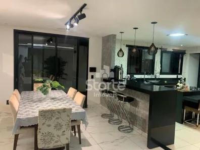 Casa com 3 Quartos à venda, 140m² no Jardim Karaíba, Uberlândia