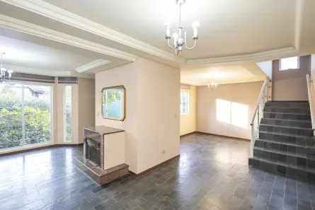 Casa com 3 Quartos à venda, 350m² no Santo Inácio, Curitiba