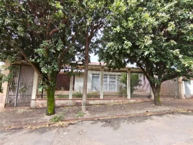 Casa com 3 Quartos para alugar, 312m² no Centro, Araraquara