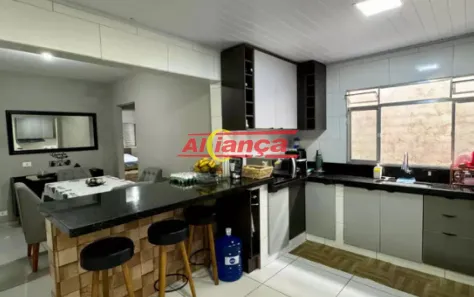 Sobrado com 4 Quartos à venda, 180m² no Jardim Kawamoto, Guarulhos