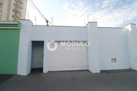 Casa com 2 Quartos para alugar, 70m² no Presidente Roosevelt, Uberlândia