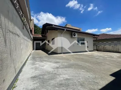 Casa com 6 Quartos à venda, 212m² no Boehmerwald, Joinville
