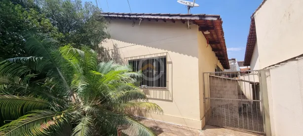 Casa com 4 Quartos à venda, 250m² no Setor Urias Magalhães, Goiânia