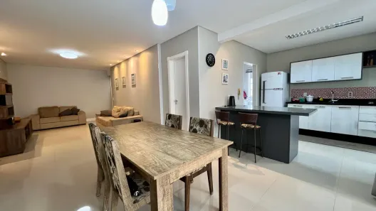 Apartamento com 3 Quartos para alugar, 137m² no Meia Praia, Itapema