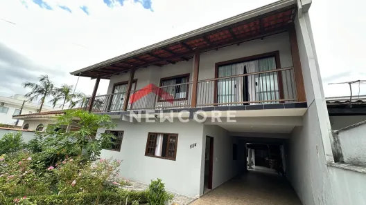 Casa com 6 Quartos à venda, 280m² no Petrópolis, Joinville