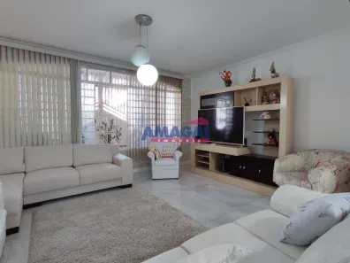 Casa com 3 Quartos para alugar, 350m² no Centro, Jacareí