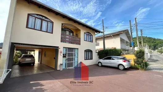 com 5 Quartos à venda, 394m² no Iririú, Joinville