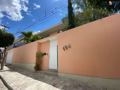 Casa com 5 Quartos à venda, 330m² no Universitário, Caruaru