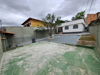 Casa com 3 Quartos para alugar, 150m² no Santa Terezinha, Belo Horizonte