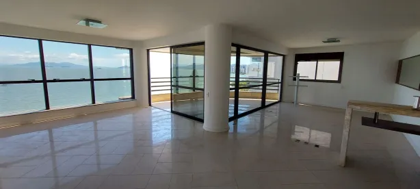 Apartamento com 3 Quartos para alugar, 200m² no Centro, Florianópolis