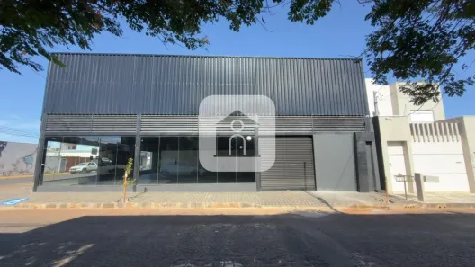 Ponto Comercial para alugar, 380m² no Brasil, Uberlândia