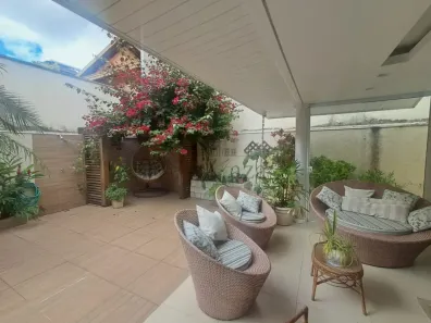 Casa de Condomínio com 3 Quartos à venda, 270m² no Loteamento Villa Branca, Jacareí