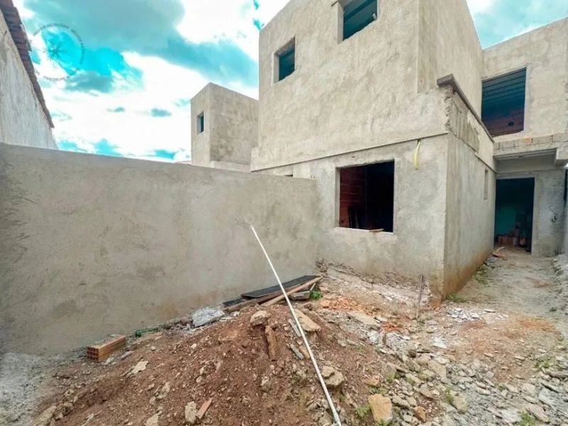 Casa com 3 quartos — Santa Amélia, Belo Horizonte