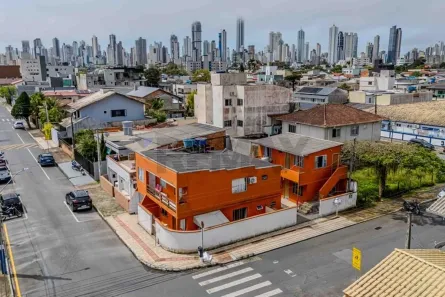 Sobrado com 8 Quartos à venda, 230m² no Jardim Iate Clube, Balneário Camboriú
