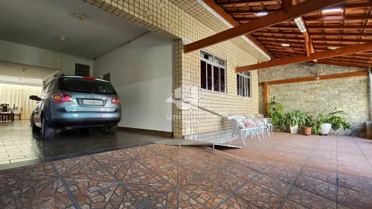 Casa com 6 Quartos à venda, 300m² no Democrata, Juiz de Fora