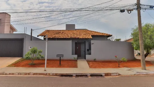 Casa com 2 Quartos para alugar, 102m² no Carandá Bosque, Campo Grande