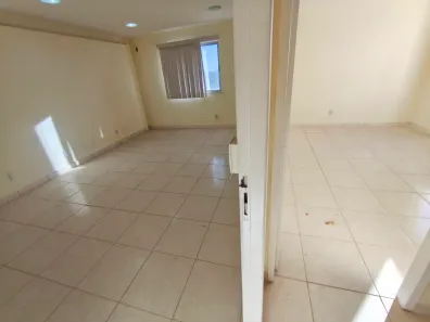 Sala Comercial à venda, 42m² no Cajueiros, Macaé