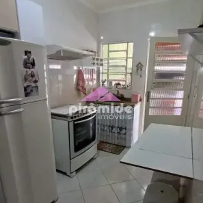 Casa com 2 Quartos à venda, 150m² no Jardim Castanheira, São José dos Campos
