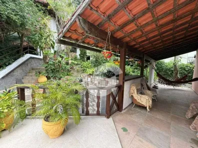Casa de Condomínio com 3 Quartos à venda, 271m² no Sapê, Niterói