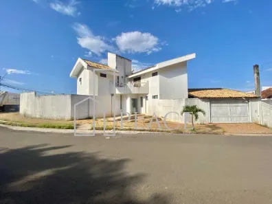 Casa com 3 Quartos para alugar, 300m² no Parque das Esmeraldas, Marília
