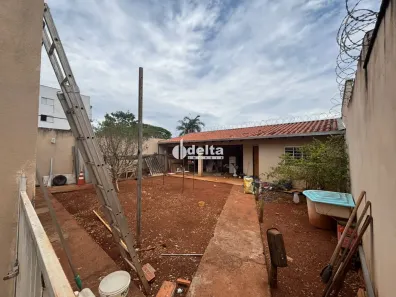 Casa com 4 Quartos à venda, 200m² no Presidente Roosevelt, Uberlândia