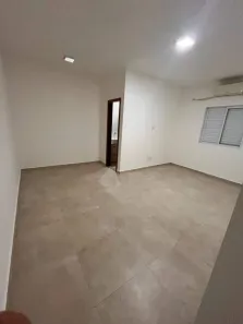 Casa com 3 Quartos para alugar, 130m² no Embaré, Santos