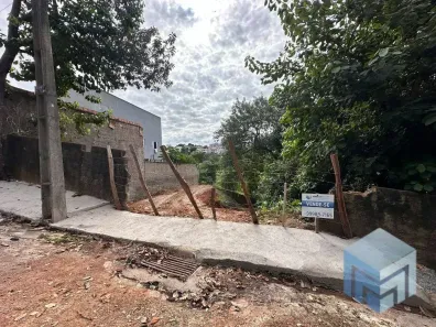 Lote/Terreno à venda, 341m² no Parque Urupês, Varginha