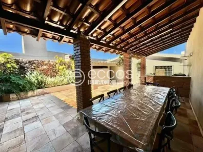Casa com 3 Quartos à venda, 250m² no Brasil, Uberlândia